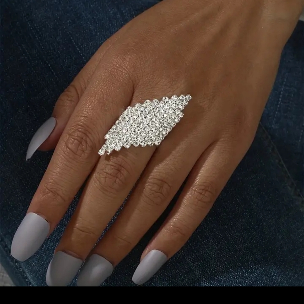 Absolutely stunning silver plated diamond ring
